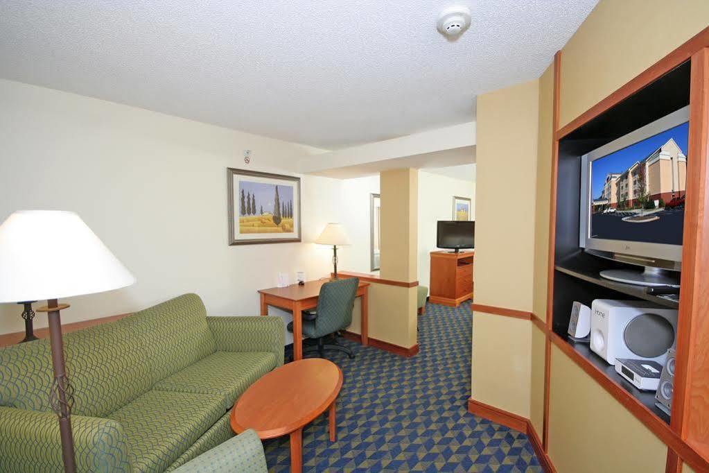 Fairfield Inn & Suites Greensboro Wendover Kültér fotó